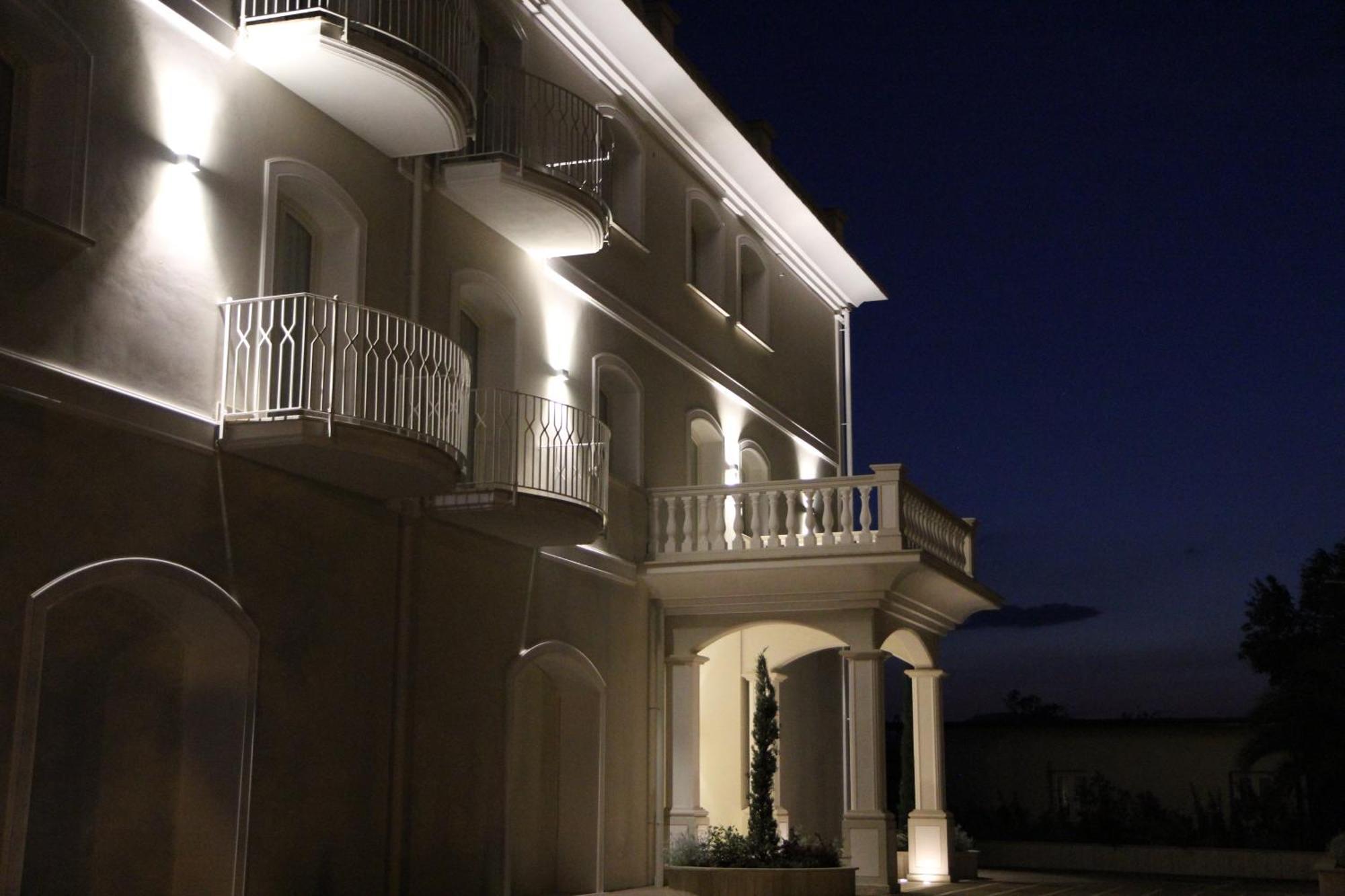 Suites & Apartments Liola' Castrocielo Luaran gambar
