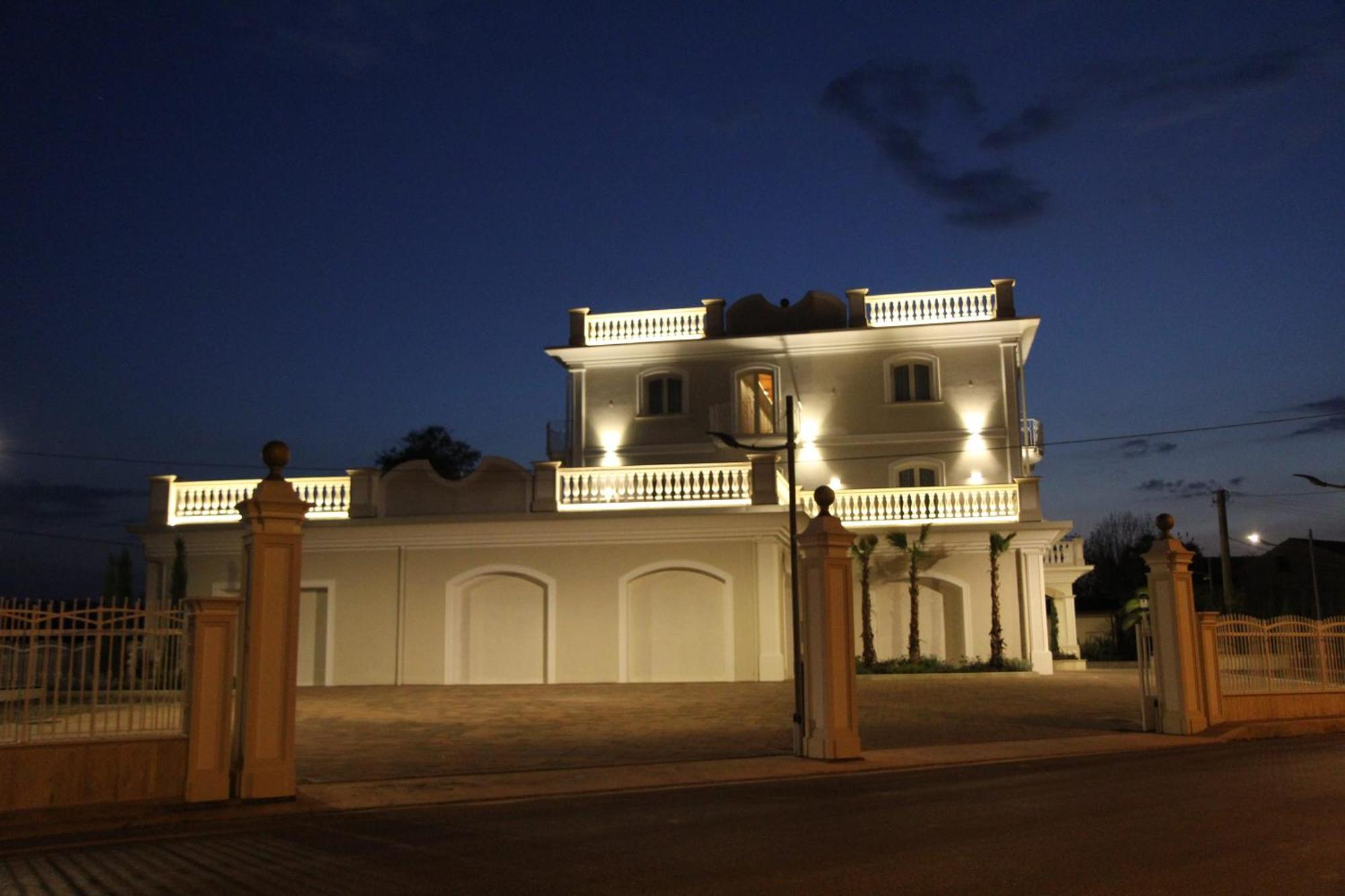 Suites & Apartments Liola' Castrocielo Luaran gambar