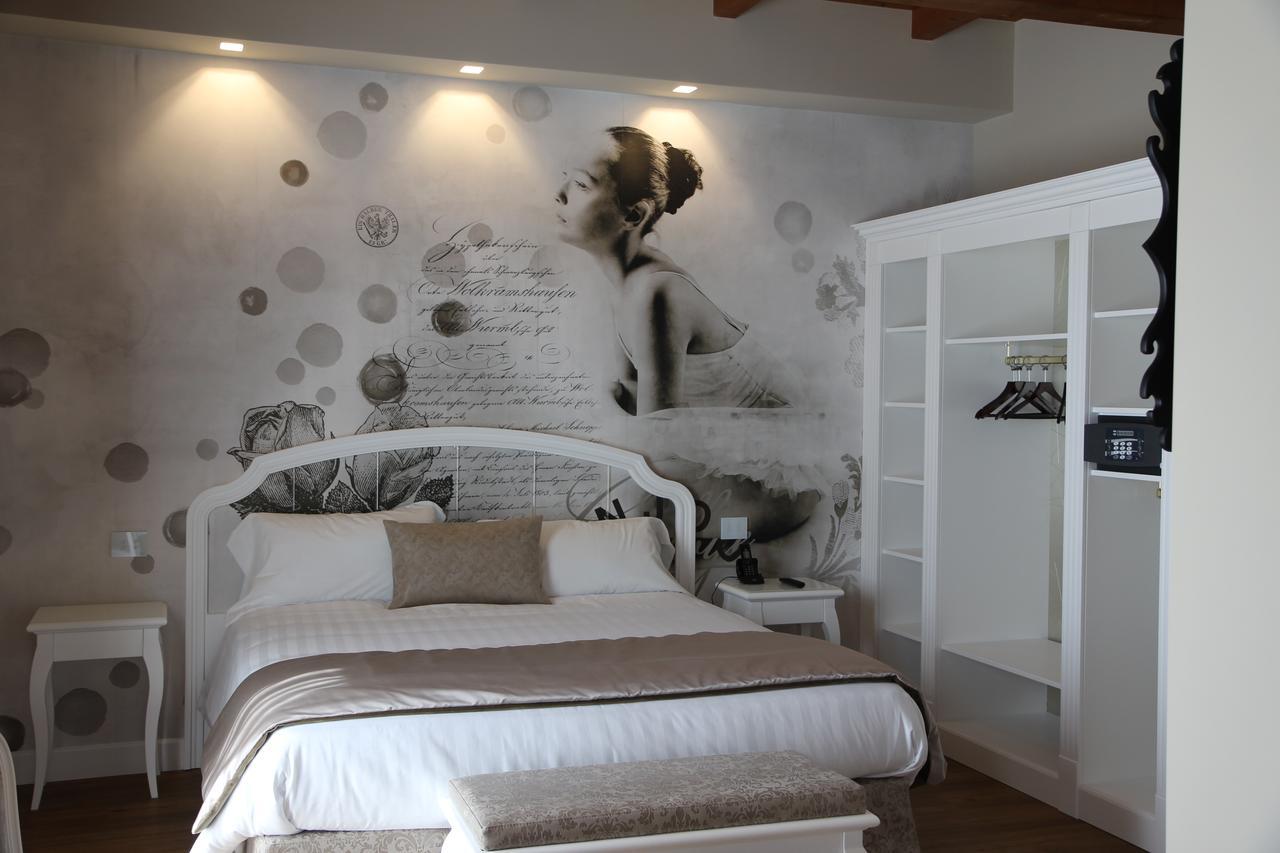 Suites & Apartments Liola' Castrocielo Luaran gambar