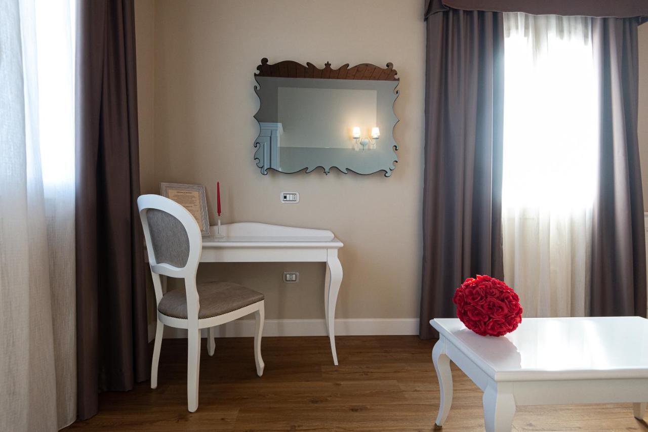 Suites & Apartments Liola' Castrocielo Luaran gambar
